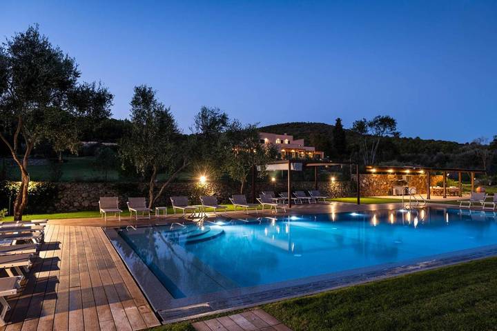 Casa vacanza per 8 persone, con Balcone e Terrazza nonché Giardino e Piscina a Varigotti