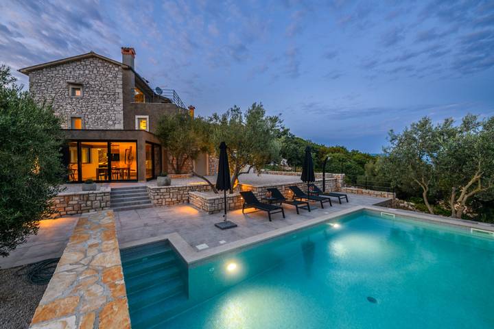 Villa für 4 Personen, mit Balkon und Terrasse sowie Pool in Labin