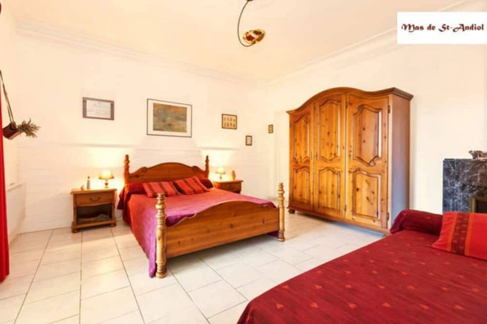 An Old Mas in Provence, Sun and Swimming Pool in Cabannes, Arles region