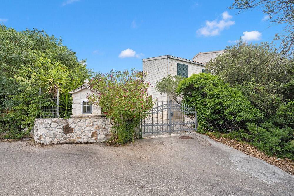 Geweldig huis in Rogoznica met wifi in Rogoznica, Šibenik-Knin