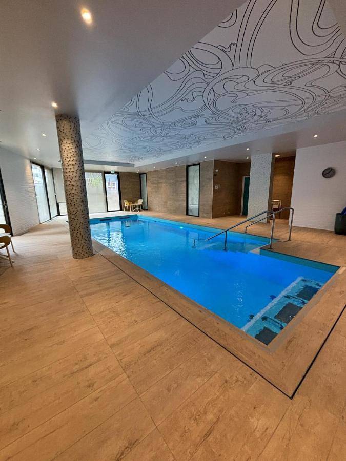 Appart’hôtel pour 2 personnes, avec piscine et jardin