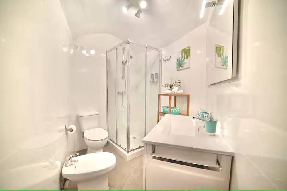 Cueva Los Mosaicos. Sleep In A Luxury Cave House With Sunny Terrace-Guadix in Guadix, Geoparque de Granada