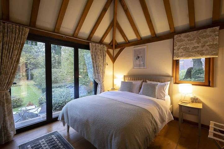 Pool House at Mill Cottage in Goring, North Wessex Downs