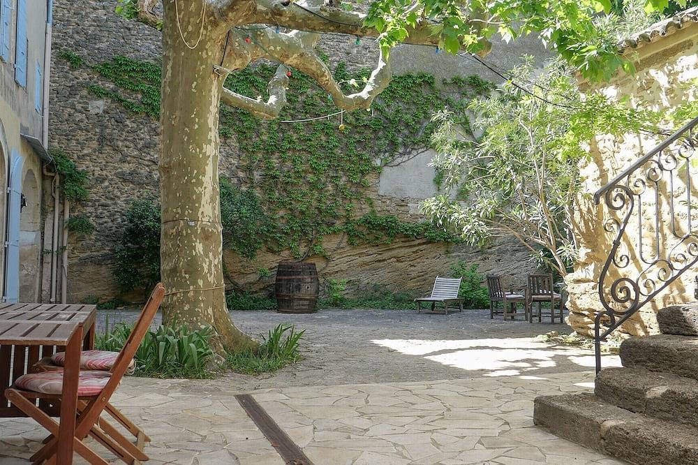 Grande maison bourgeoise avec piscine au cœur de la Drôme Provençale in Rochegude, Région de nyons