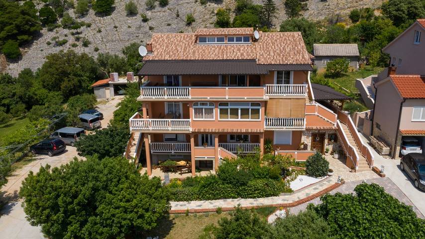 Ferienwohnung für 9 Personen, mit Pool und Balkon in Banjol - 3