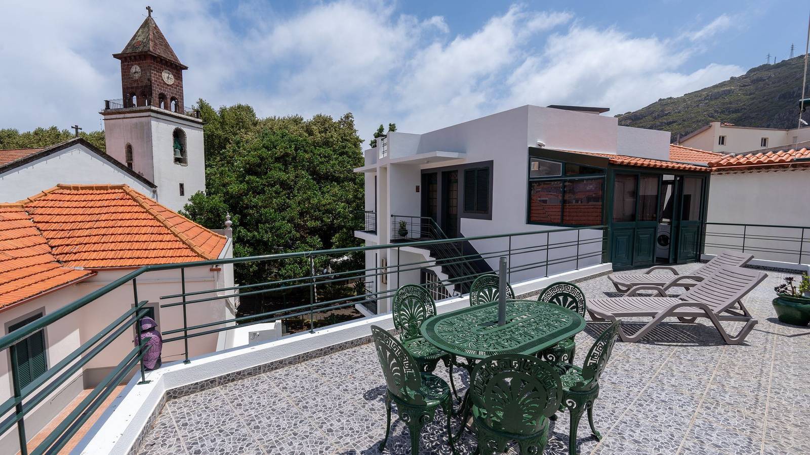 Ganze Wohnung, Ferienwohnung für 6 Personen mit Balkon in Machico, Madeira