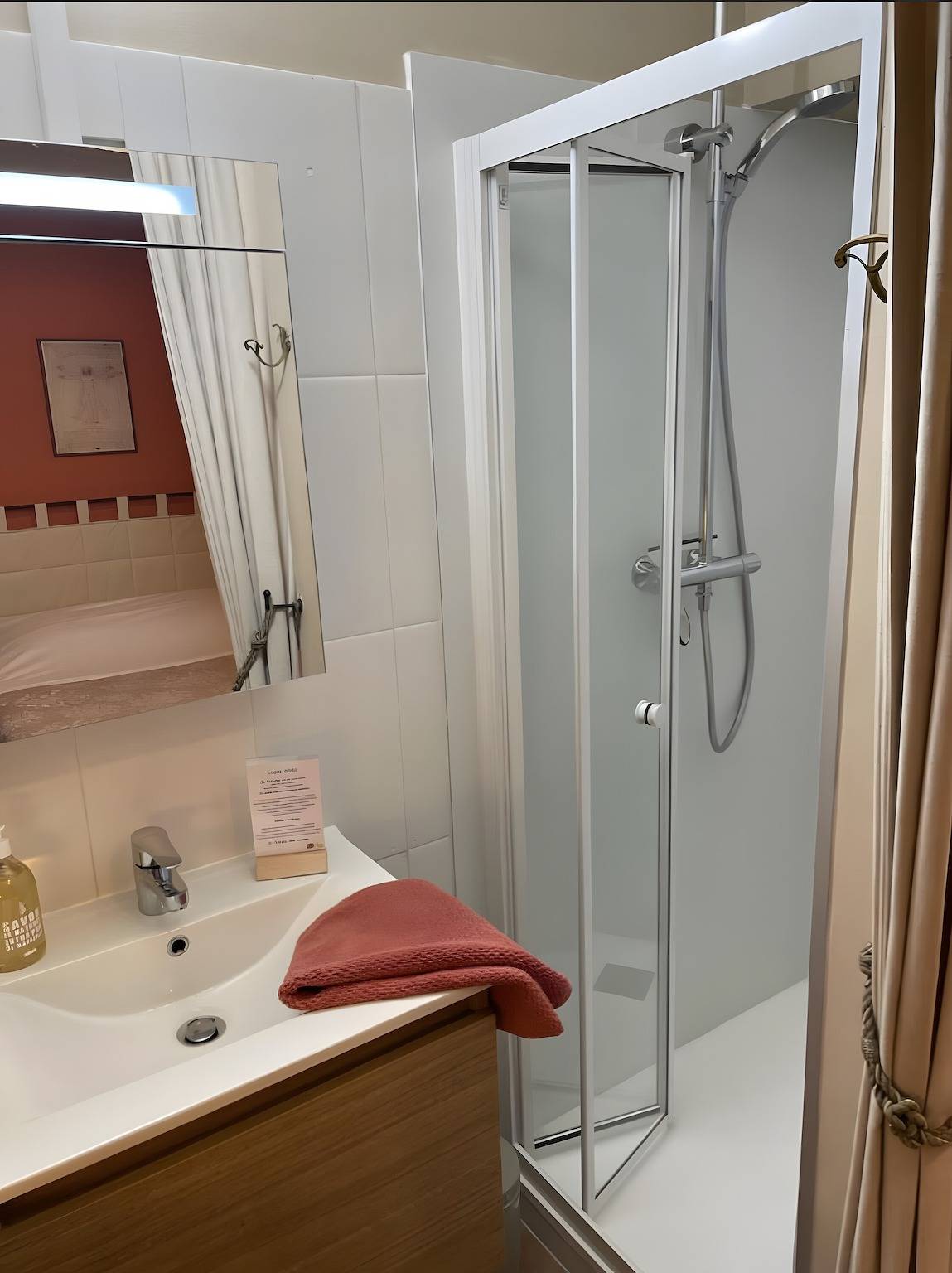 Chambre d’hôtes Bambou avec piscine partagée, terrasse privée et Wi-Fi in Felzins, Lot