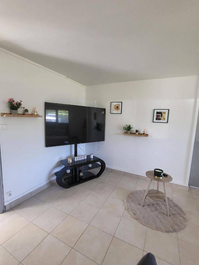 Gîte pour 4 personnes, avec Terrasse et Jardin à Pavie (homonymie)