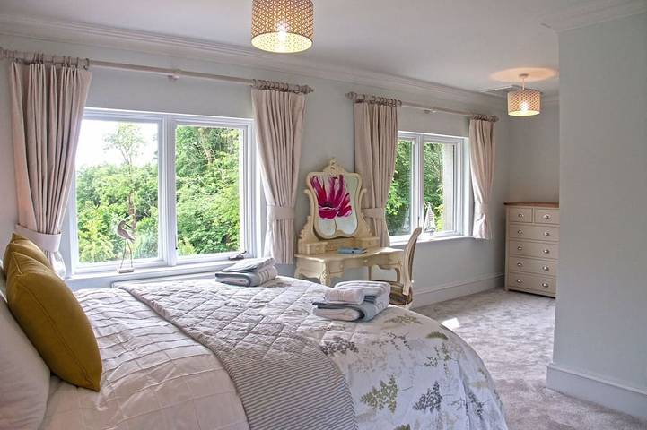 Fabulous Lakeshore House mit eigenem Steg am Lough Derg in Nenagh, Lough Derg