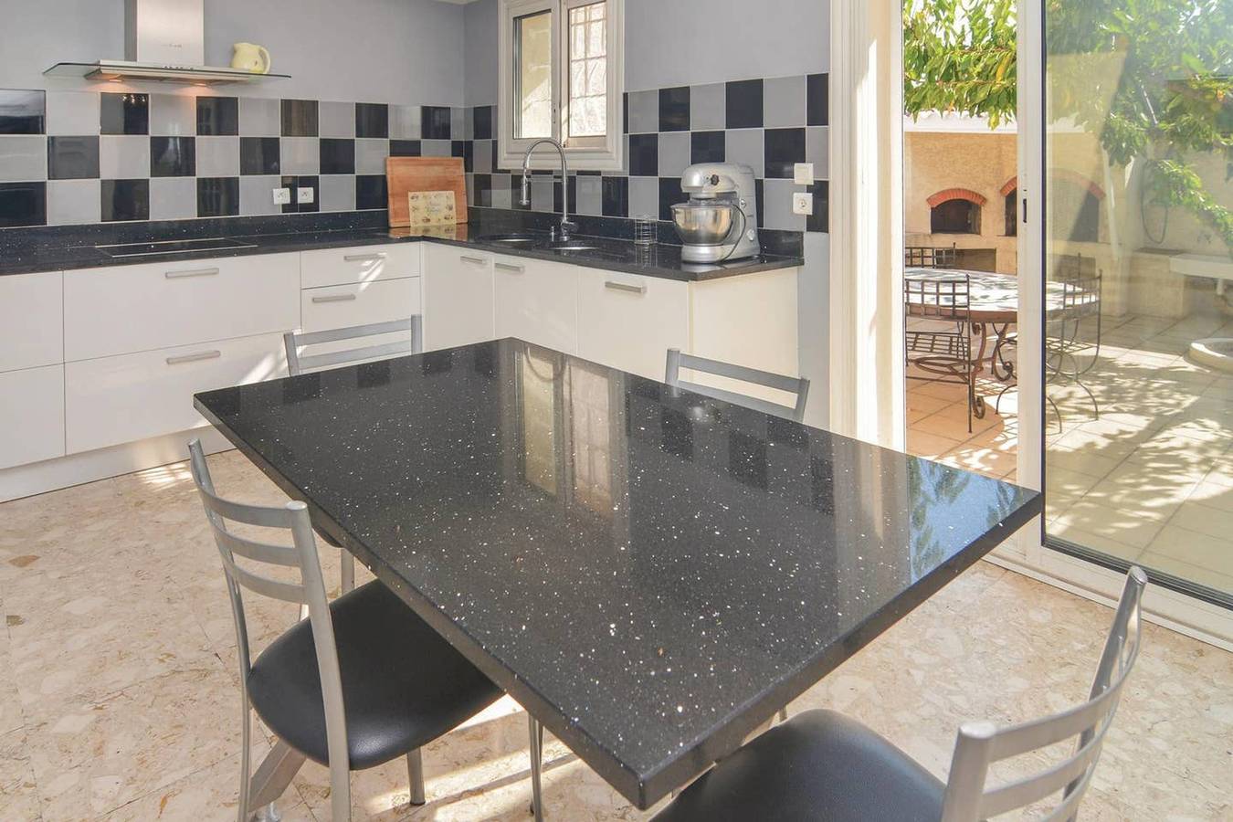 Ganze Wohnung, Geräumige Wohnung in Port-de-Bouc mit Pool und Meerblick in Port-de-Bouc, Istres und Umgebung