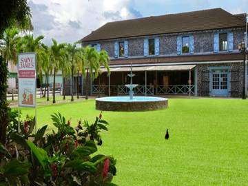 Location de vacances pour 2 personnes, avec terrasse ainsi que piscine et jardin à Sainte-Marie