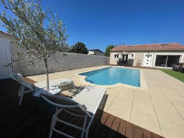 Gîte pour 6 personnes, avec piscine ainsi que terrasse et jardin à Saze