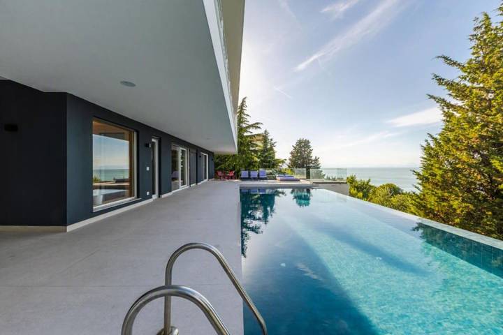 Villa pour 8 personnes, avec jacuzzi et piscine ainsi que jardin et sauna, adapté aux familles en Albanie - 2