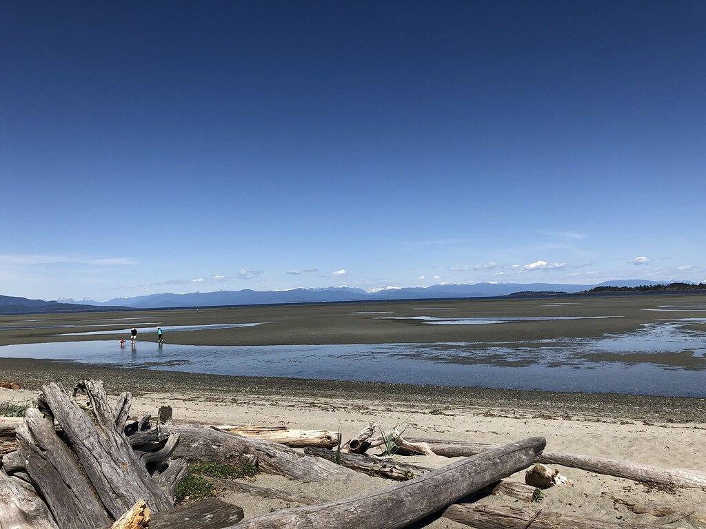 Luxuriöser \"Rathtrevor Beach Retreat\" in Tanglewood, nur einen kurzen Spaziergang vom Strand entfernt in Parksville, Regional District of Nanaimo