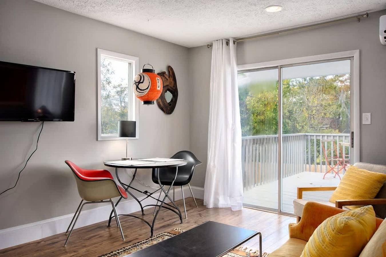 Ganzes Studio, Cheerful Studio w Patio Steps From Everything in Blue Ridge Parkway, Asheville