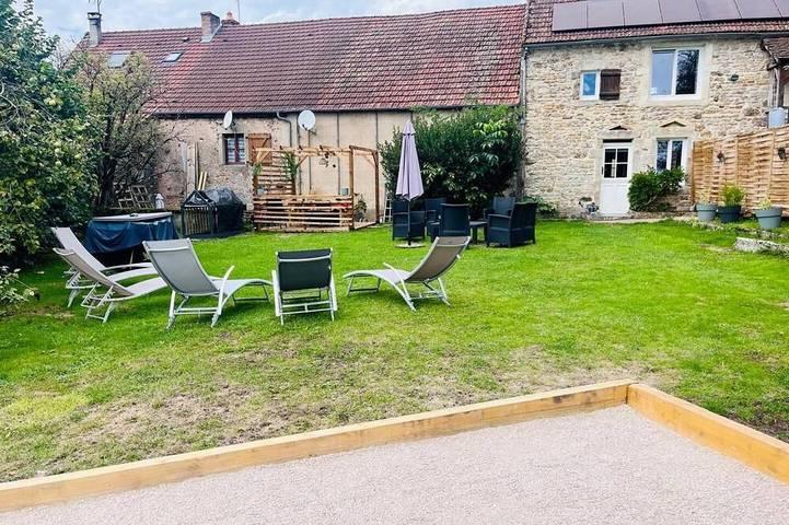 Location de vacances pour 6 personnes, avec jardin, animaux acceptés à Saisy