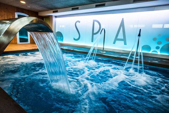 Hotel para 10 personas, con terraza además de sauna y jardín - 1