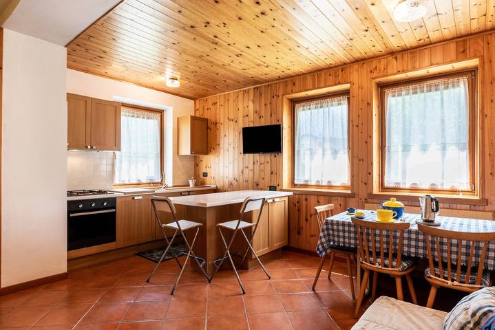 Entire apartment, Apartment Dolomiti Casa Lucia – Mountain View Retreat in Pinzolo in Pinzolo, Comune di Pinzolo
