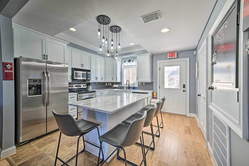 Modern Retreat ~ 1/2 Mi to Bryant-Denny Stadium in Tuscaloosa, Tuscaloosa County