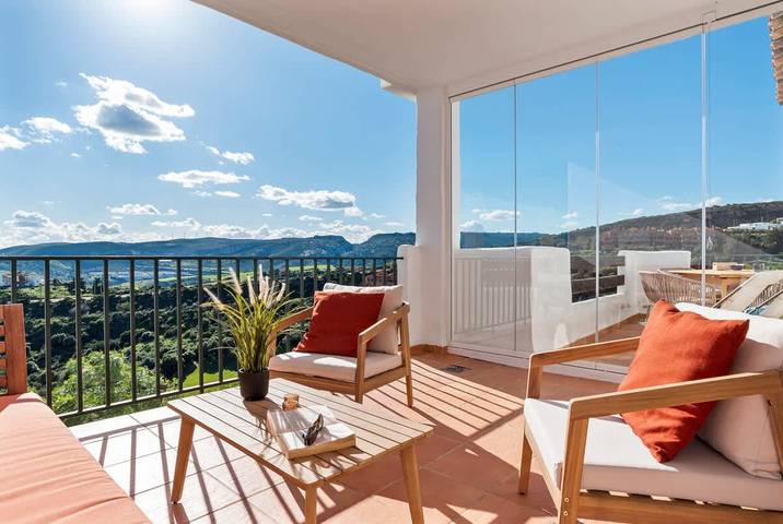 Ganze Wohnung, Ferienwohnung für 4 Personen mit Pool in Casares, Costa del Sol