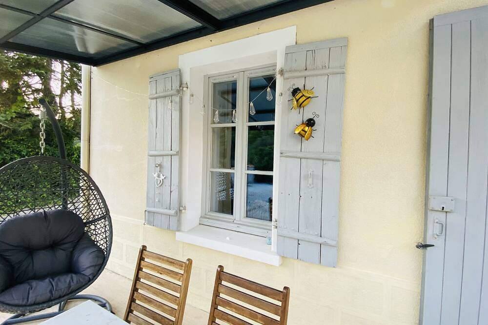 Cosy cottage overlooking garden and woodland, within 10 mins walk of town centre in Ruffec, Charente