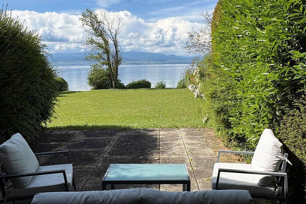 Entire apartment, Comfortable waterfront apartment with breathtaking views, nature break in Anthy-sur-Léman, Thonon-les-Bains region