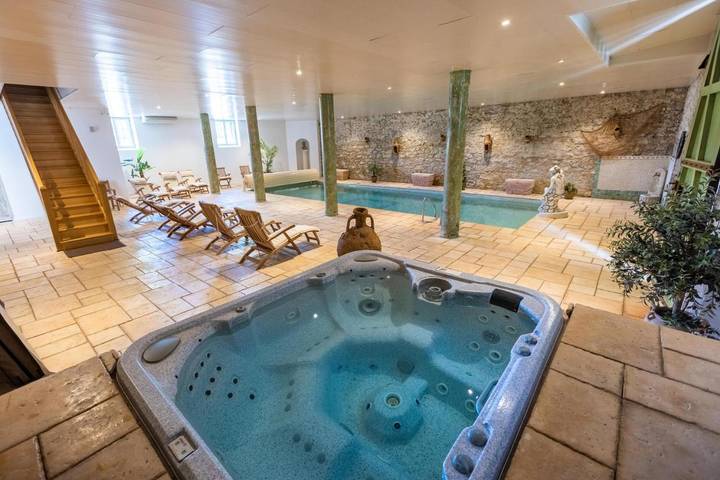 Hôtel pour 3 personnes, avec piscine et jardin ainsi que jacuzzi et sauna à Floure - 2