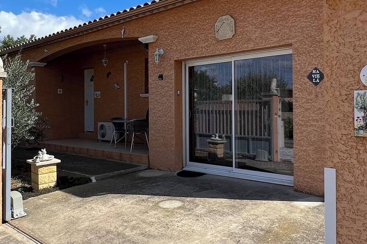 Location de vacances pour 9 personnes, avec terrasse ainsi que jacuzzi et jardin, animaux acceptés à Adissan