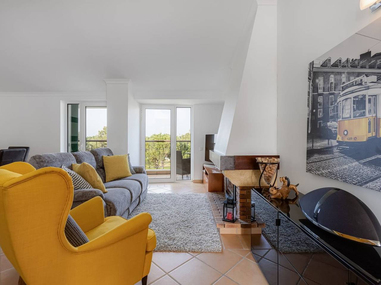 Entire apartment, Elegant retreat in Vila Sol for 4 guests in Quarteira, Faro District