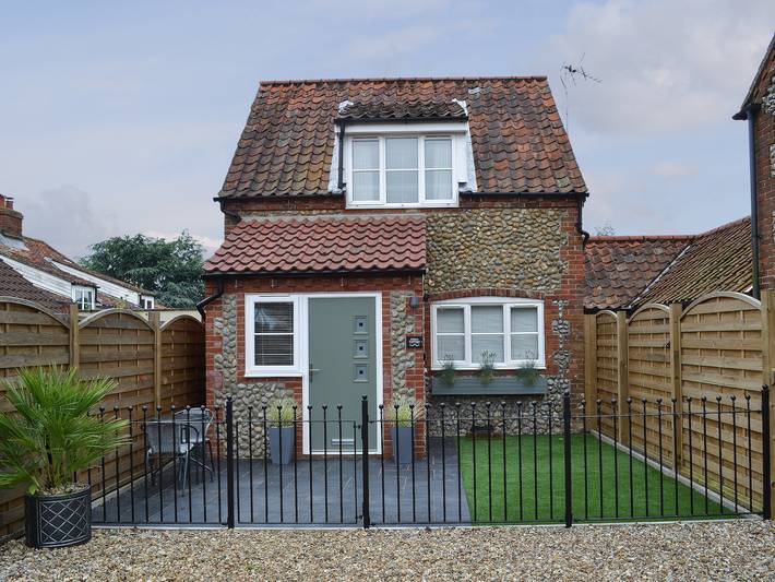Cottage for 2 people, with garden, with pets in North Norfolk