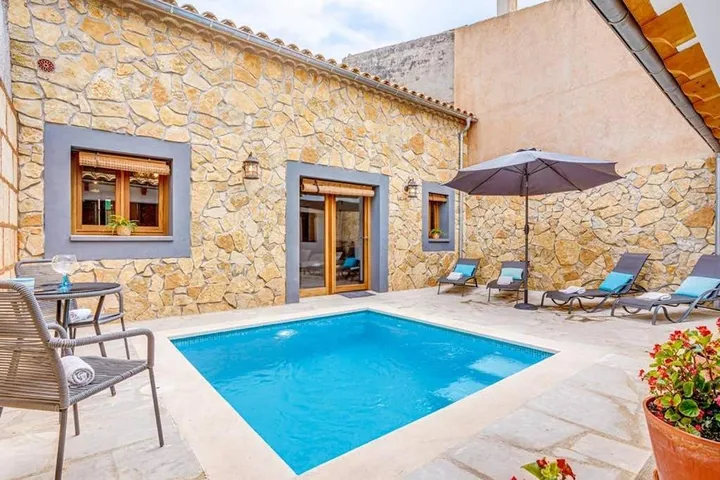 Ferienhaus für 4 Personen, mit Pool und Ausblick sowie Terrasse - 1