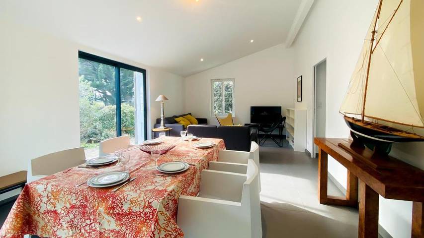 Location de vacances pour 8 personnes, avec jardin dans Plage des Gollandieres (Le Bois-Plage-en-Re) - 3