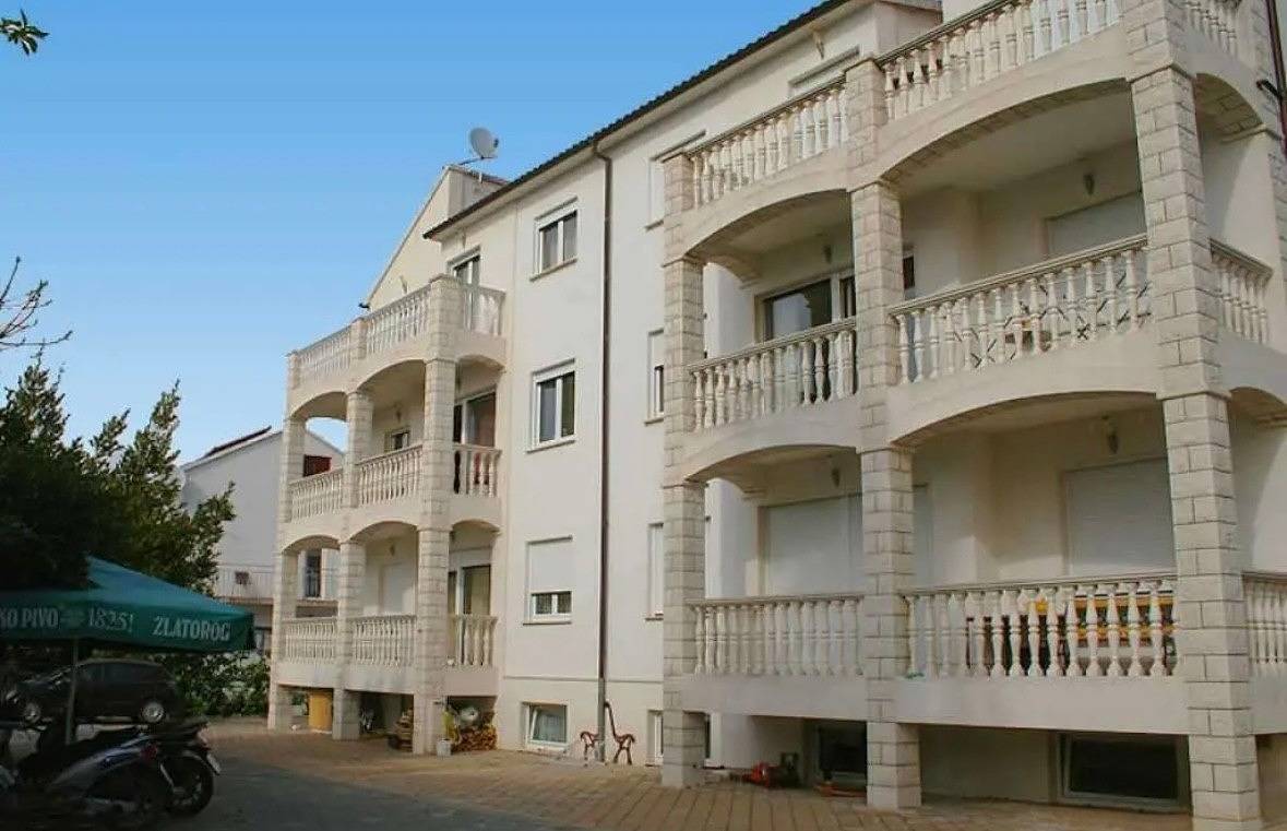 Ganze Wohnung, 1-Zimmer-Ferienwohnung mit Balkon und Meerblick Okrug Gornji, Ciovo A-25259-c in Okrug Gornji, Ciovo