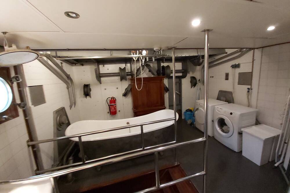 A vacation stay aboard a seagoing vessel, in the heart of Rotterdam, in Rotterdam, Südholland