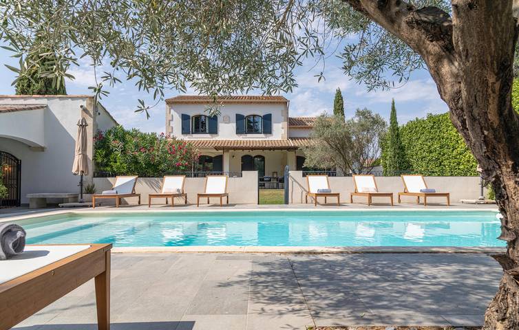Piscina climatizada, AC, Parking | Acogedor 170m² Apt en Verquières in Verquières, Region de Arles