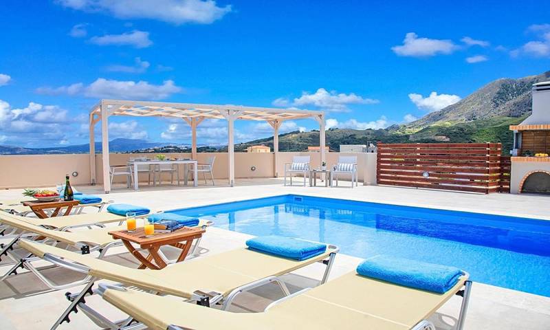 Ferienhaus für 12 Personen, mit Balkon und Terrasse sowie Garten und Pool