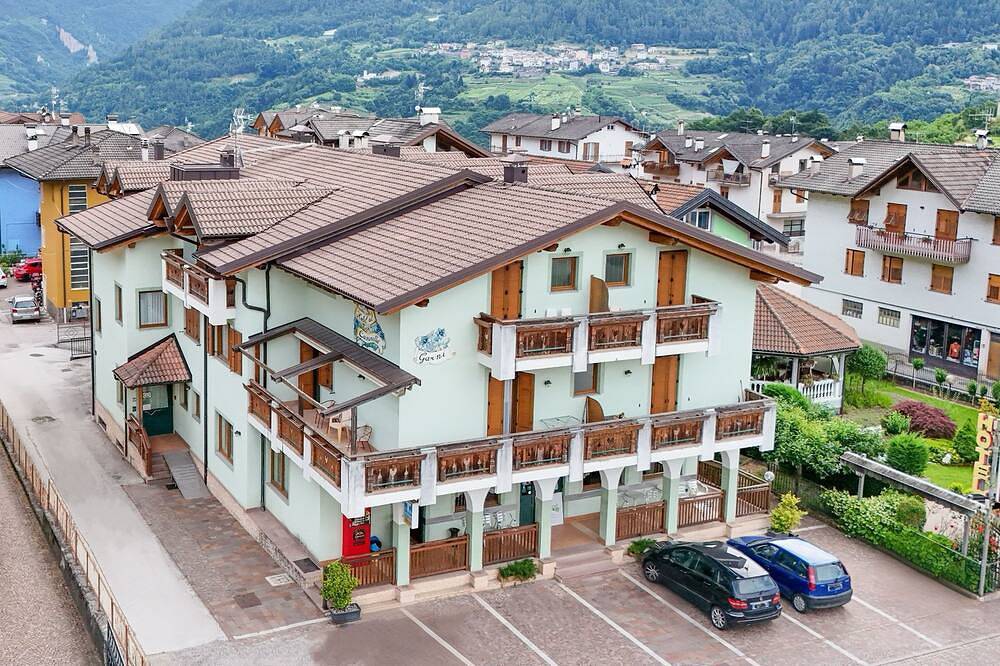 Hc Hotel Garni Rooms And Apartment in Cembra, Cembra Lisignago