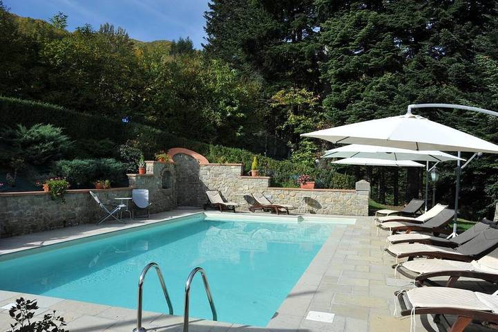 Appartamento per 6 persone, con piscina e giardino, con animali domestici in Camporgiano