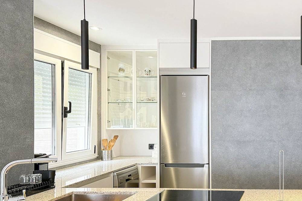Entire apartment, Xilgar Apartment Av Leon on the Beach in Sanxenxo, Rías Baixas