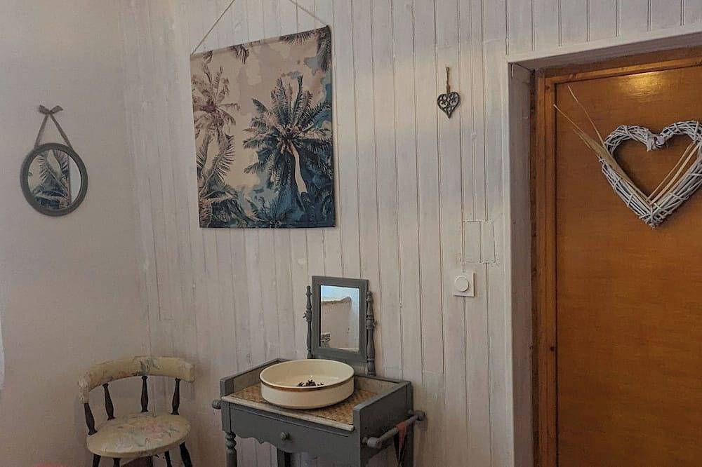Maison 2 à 6 couchages dans un joli village médiéval in Saint-Gervais-sur-Mare, Région de Béziers