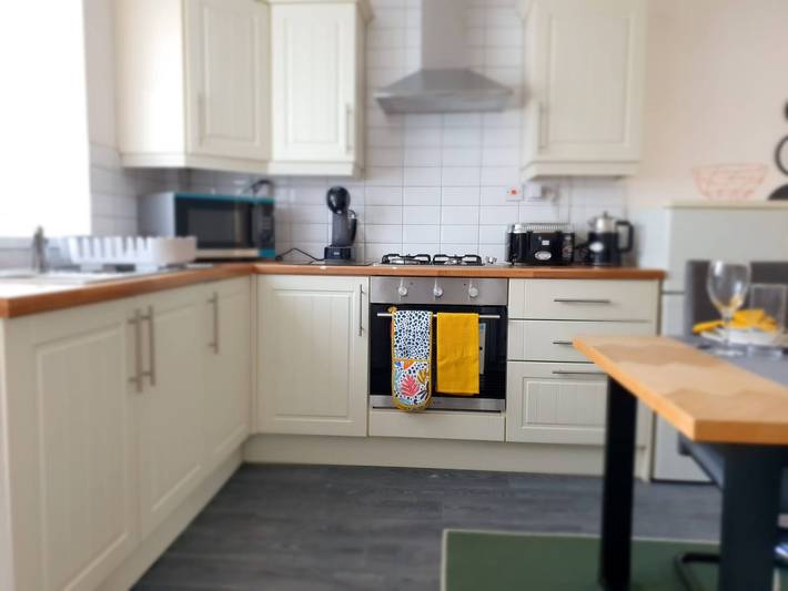 Großzügiges Zimmer mit 3 Schlafzimmern — Bahnhof Nr. Clifton, 5-10 Minuten zu Fuß — Garten und kostenloser Parkplatz in Greater Manchester