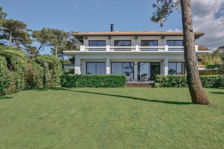 Location de vacances pour 12 personnes, avec vue et jardin dans Plage Aintza Le Lac - 2