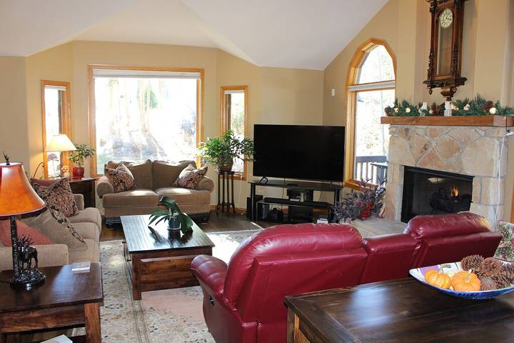 Vacation rental for 12 people, with yard and hot tub as well as terrace in Silverthorne