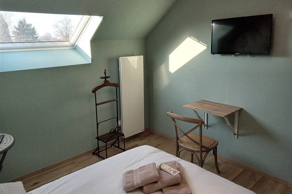5 Rooms For A Green Vacation in Avesnes-sur-Helpe