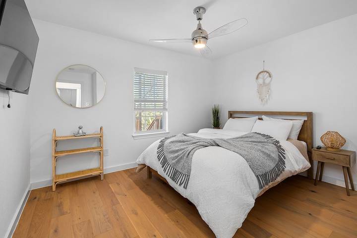 Vacation house for 5 people, with yard, with pets in Lake Travis