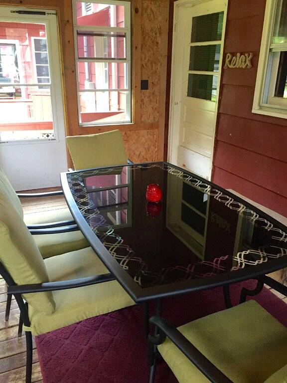 Ugly Cabin, Stunning Escape – Hot Tub! Fire Pit! Fast Wifi! Sunroom! Hiking! in Seneca Rocks