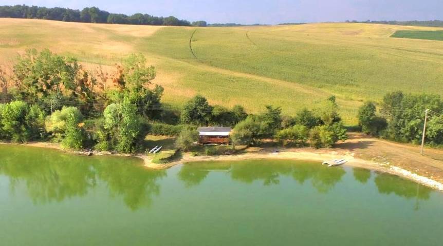 Tente pour 6 personnes, avec terrasse et vue ainsi que vue sur le lac et jardin, animaux acceptés dans le Gers