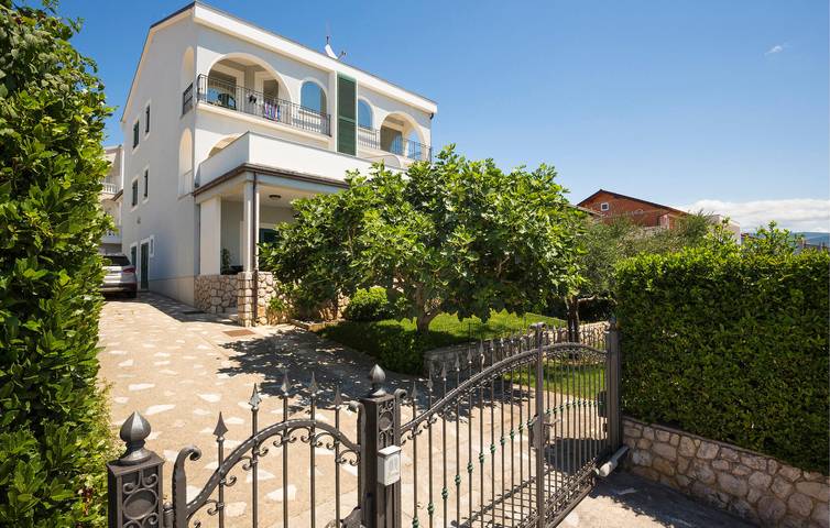 Ganze Ferienwohnung, Urlaub am Meer: Gemütliche Ferienwohnung mit Terrasse, WLAN und Parkplatz in Plaža Bribirska obala, Novi Vinodolski
