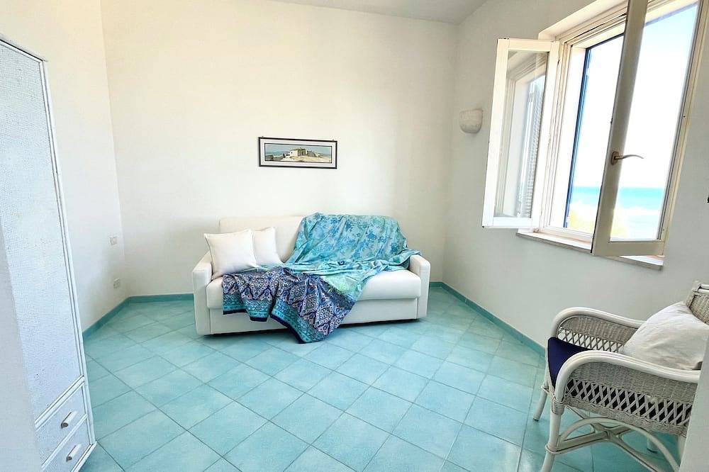 Appartement entier, Charmant appartement en attique à 20 m de la mer avec une vue mer fantastique in Marina di Ostuni, Salento