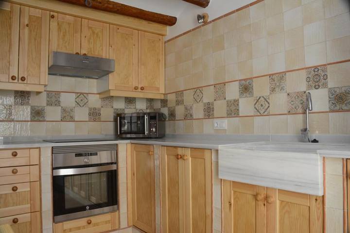 Location de vacances pour 6 personnes, avec piscine ainsi que vue et terrasse dans Garrigues - 2
